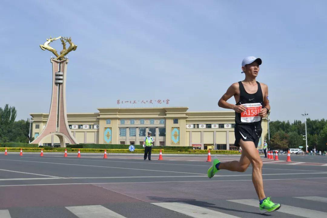 包头故事,钢铁之城里的温馨日常与友情纽带